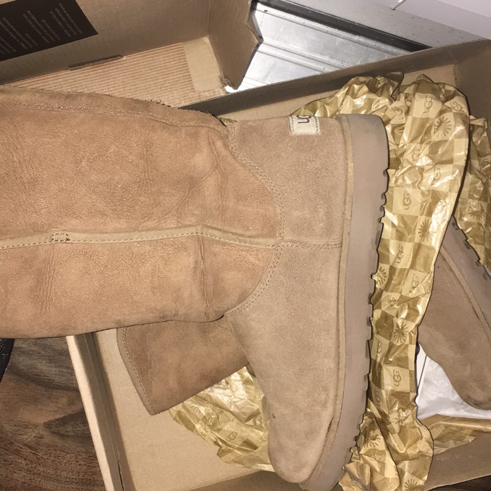 New edition Michelle ugg boot. Size 8- chestnut.